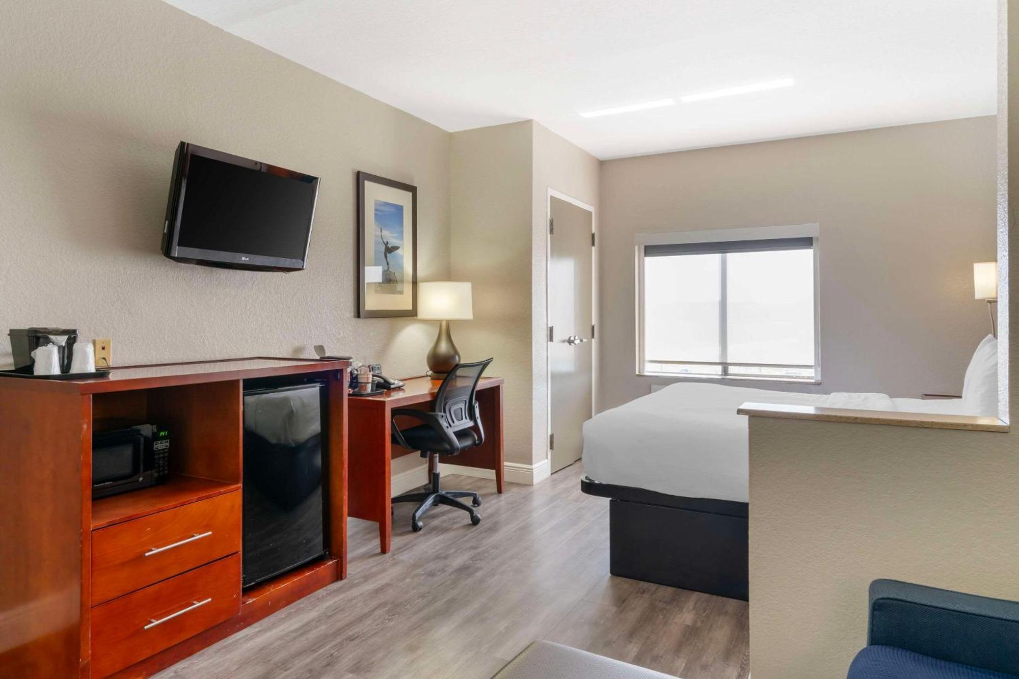 Comfort Suites West Jacksonville Bagian luar foto