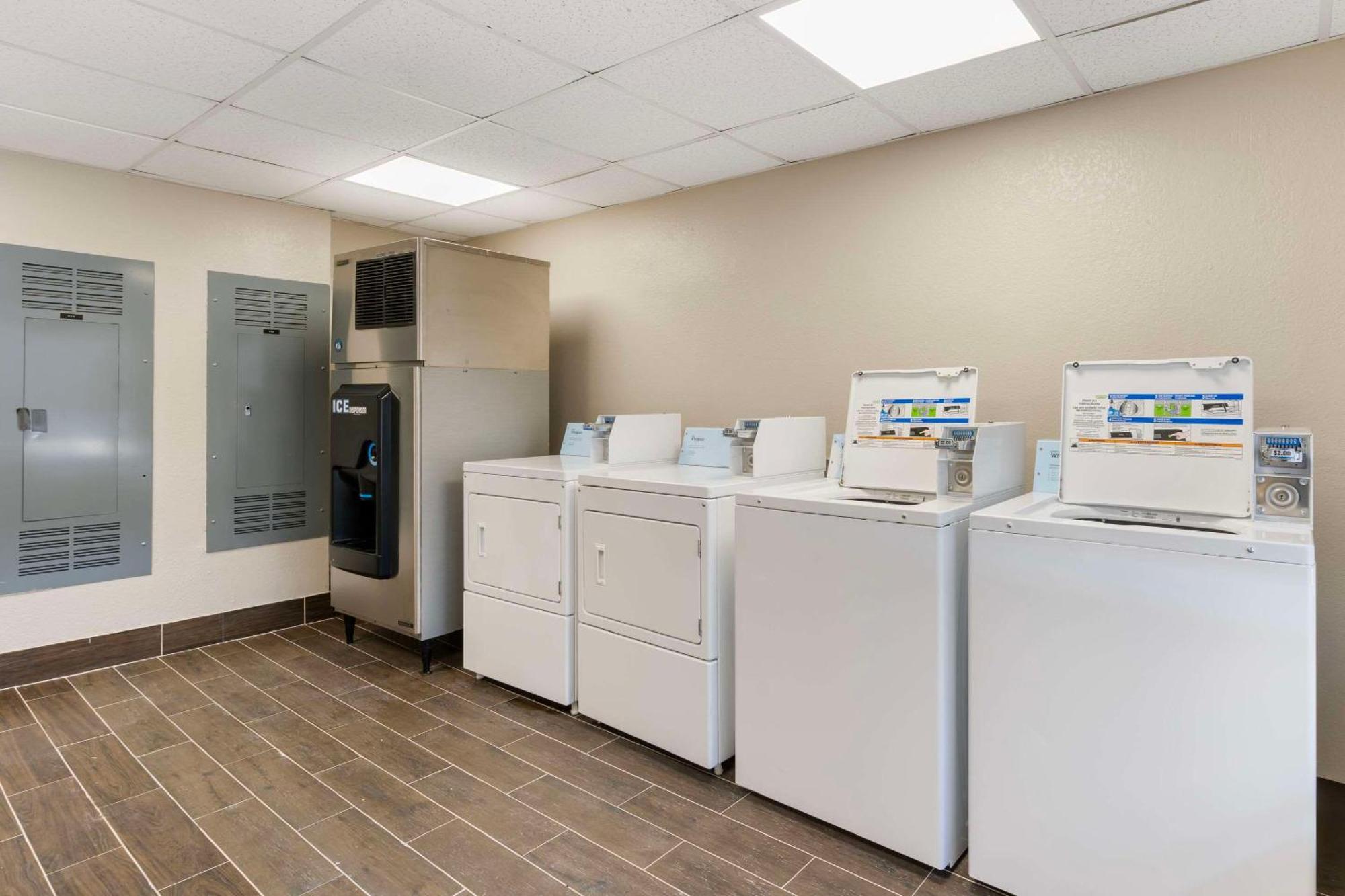 Comfort Suites West Jacksonville Bagian luar foto