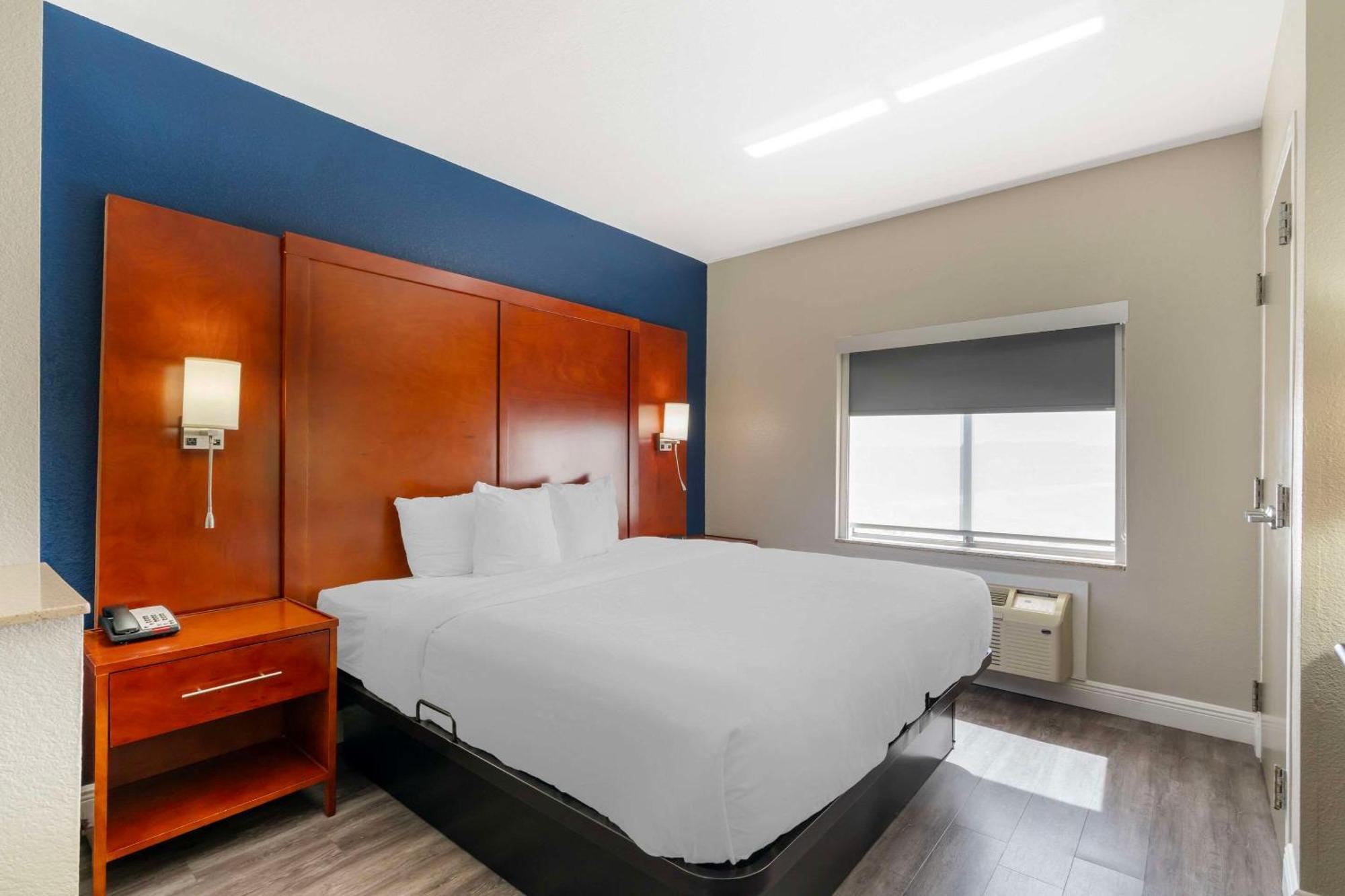 Comfort Suites West Jacksonville Bagian luar foto