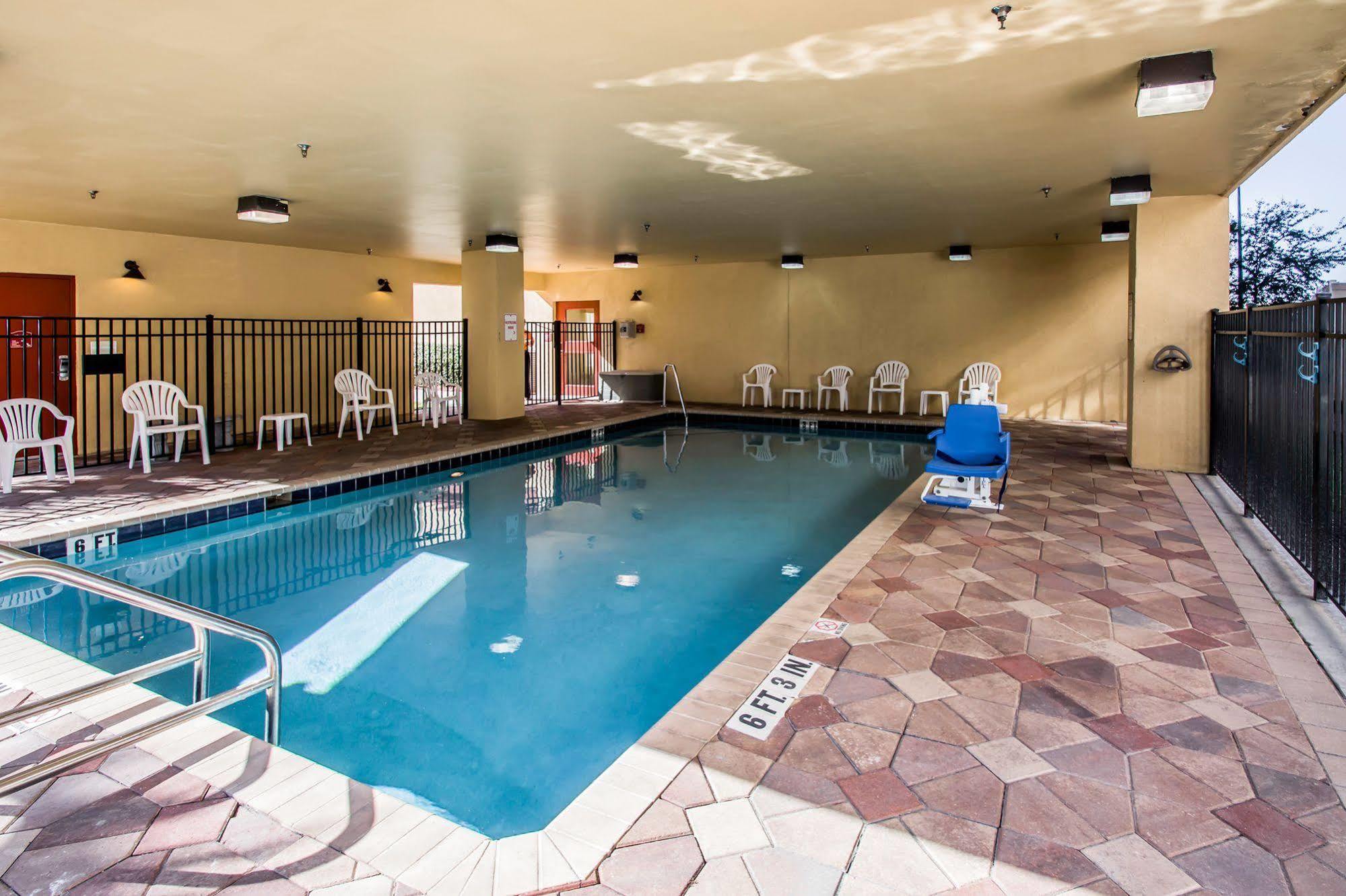 Comfort Suites West Jacksonville Bagian luar foto